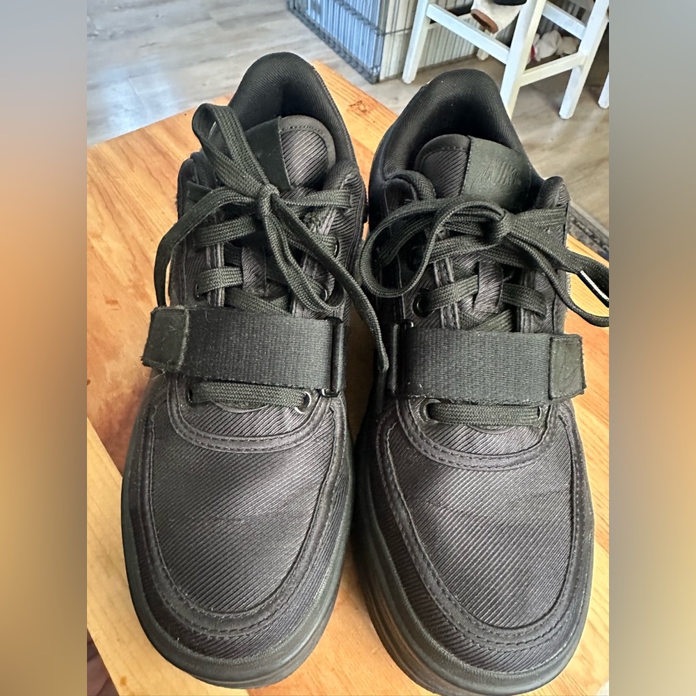 Nike Vandal Platform triple black size 8.5 in excellent condition
